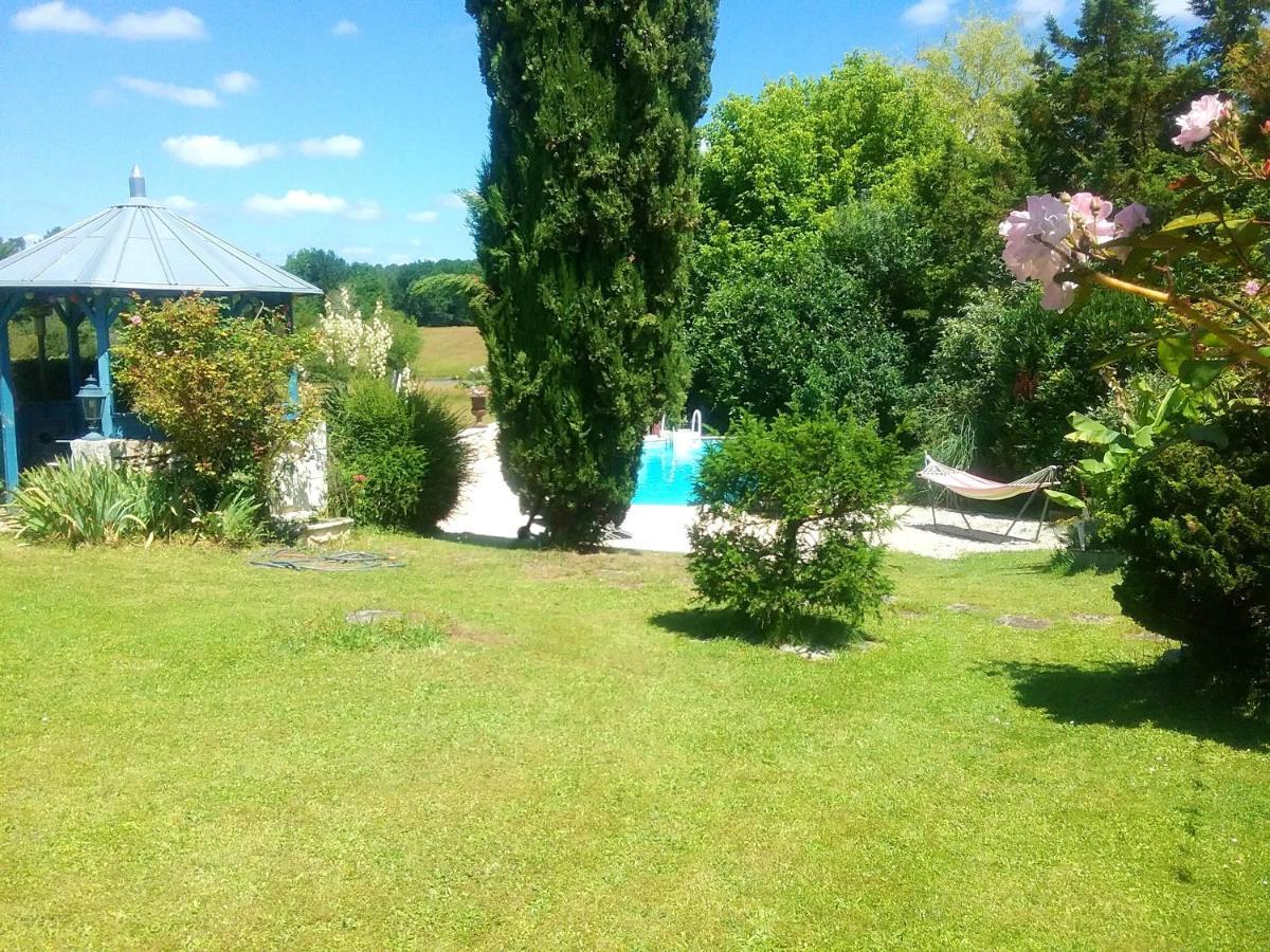 Villa Charmante A Bosset Avec Piscine Partagee Bagian luar foto
