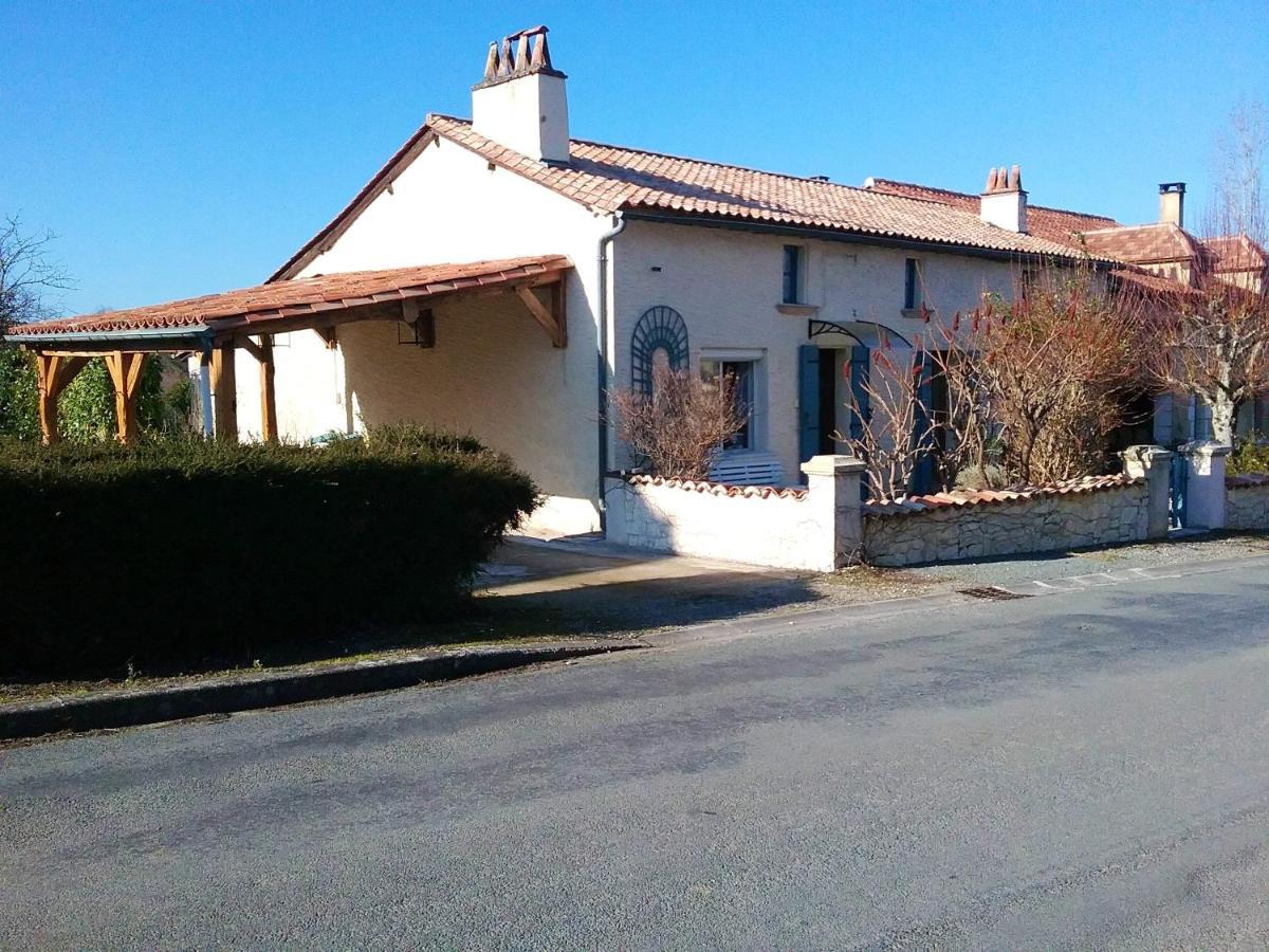 Villa Charmante A Bosset Avec Piscine Partagee Bagian luar foto
