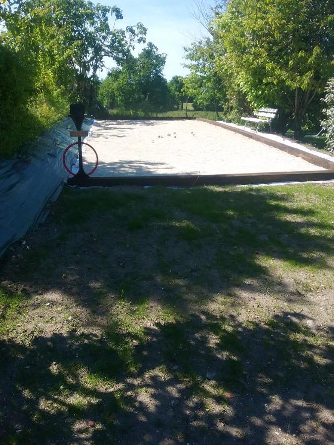Villa Charmante A Bosset Avec Piscine Partagee Bagian luar foto