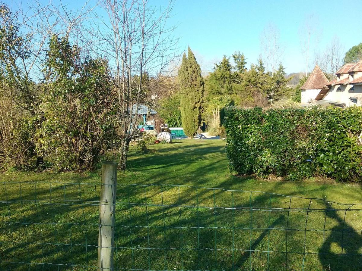 Villa Charmante A Bosset Avec Piscine Partagee Bagian luar foto