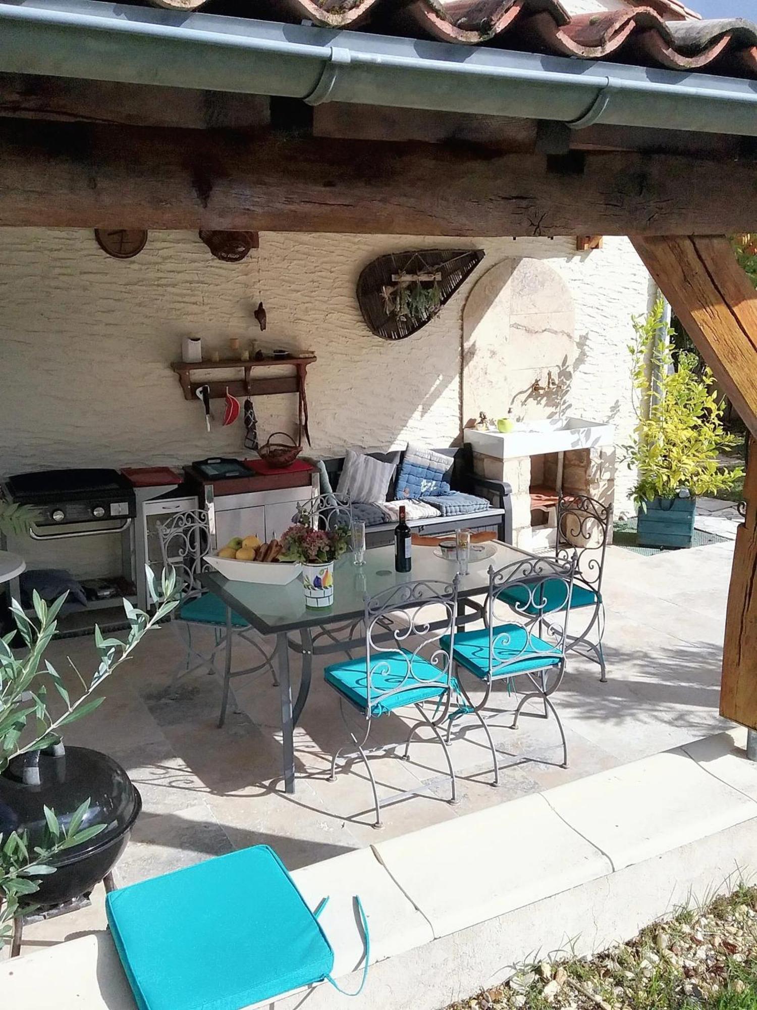 Villa Charmante A Bosset Avec Piscine Partagee Bagian luar foto