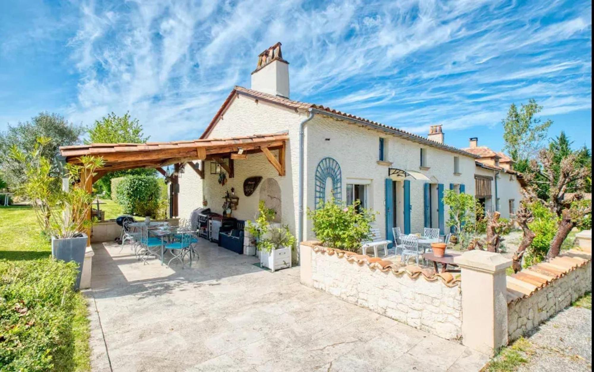 Villa Charmante A Bosset Avec Piscine Partagee Bagian luar foto