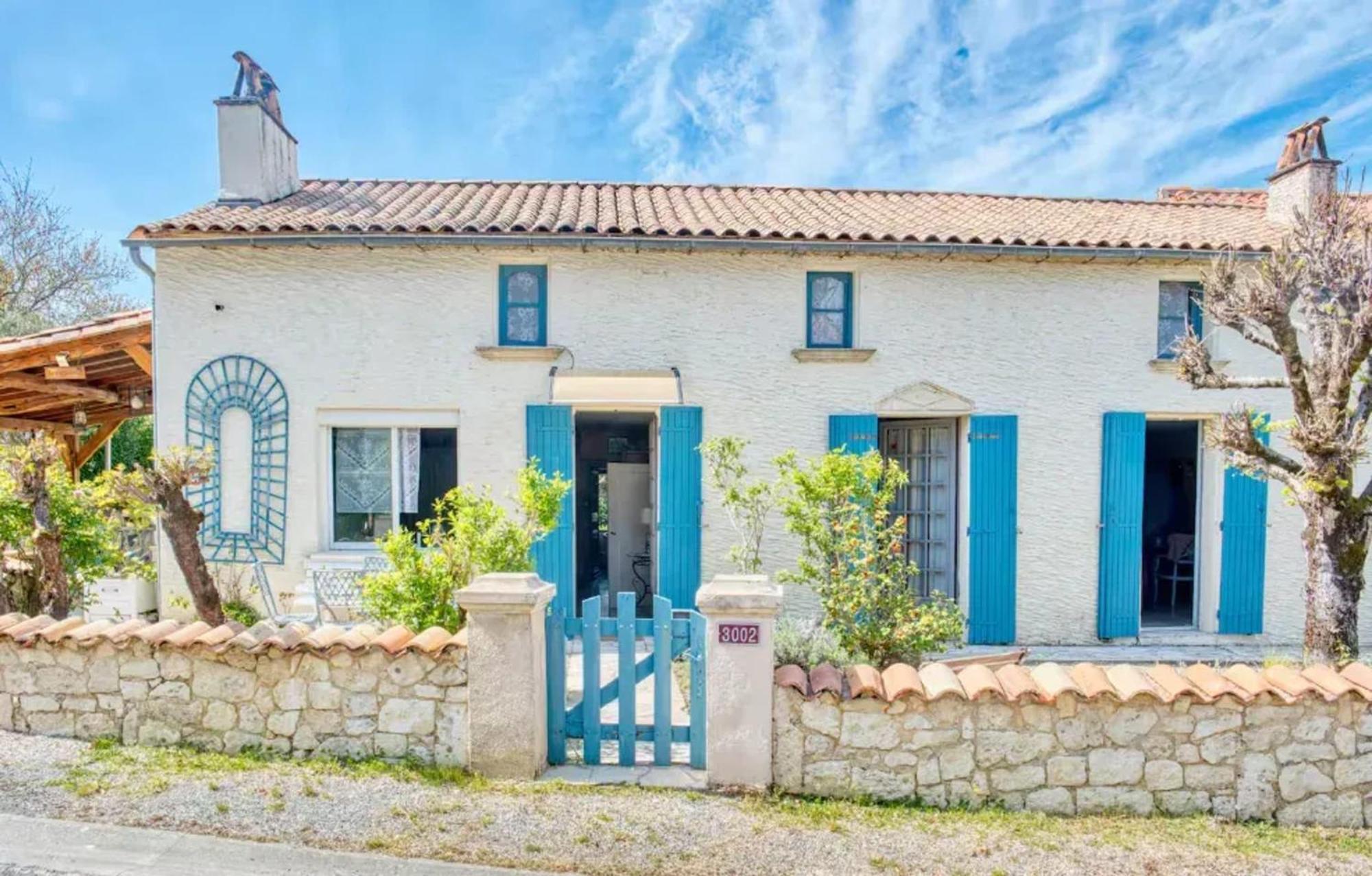 Villa Charmante A Bosset Avec Piscine Partagee Bagian luar foto