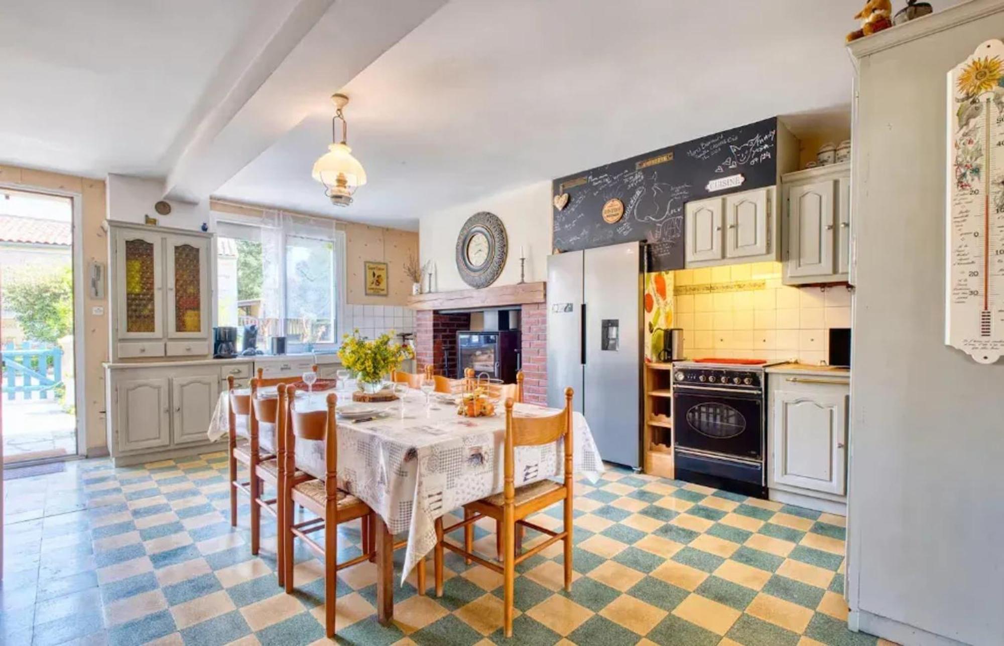 Villa Charmante A Bosset Avec Piscine Partagee Bagian luar foto