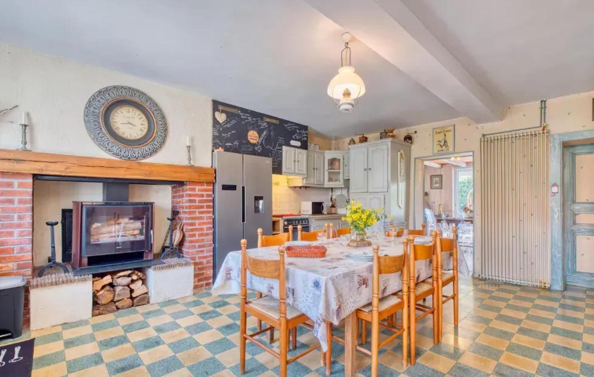 Villa Charmante A Bosset Avec Piscine Partagee Bagian luar foto